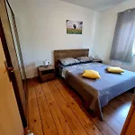 Ema * Pola