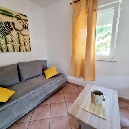 Ema Apartment *