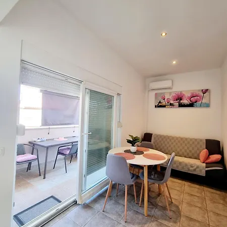 Apartment Ema *
