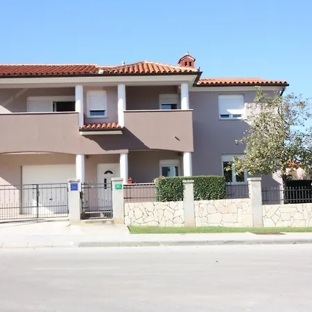 Apartment Ema *