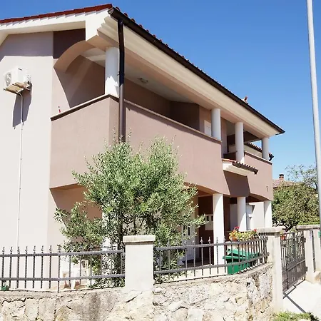 Apartment Ema *